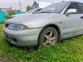 1998 Mitsubishi Carisma I, серебристый, 70000 рублей, вид 1