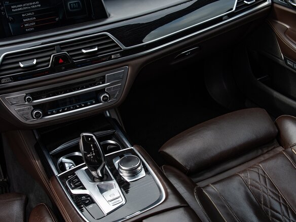 2015 BMW 7 серии 730d xDrive VI (G11/G12), чёрный, 2700000 рублей - вид 11