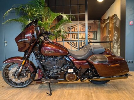 2024 Harley-Davidson CVO Street Glide, пурпурный, 3950000 рублей, вид 3