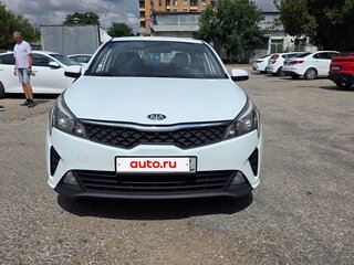 2021 Kia Rio IV Рестайлинг, белый, 1190000 рублей, вид 1