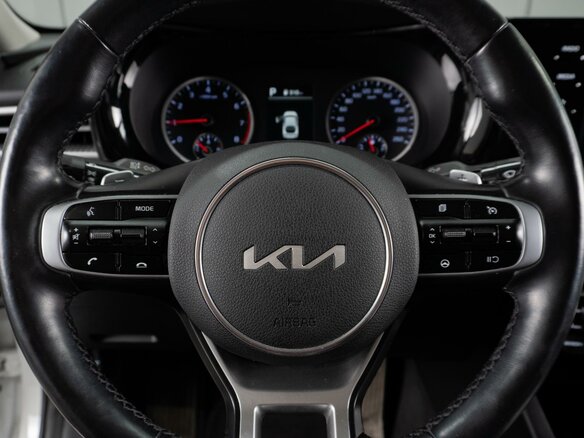2021 Kia K5 III, белый, 2600000 рублей - вид 11