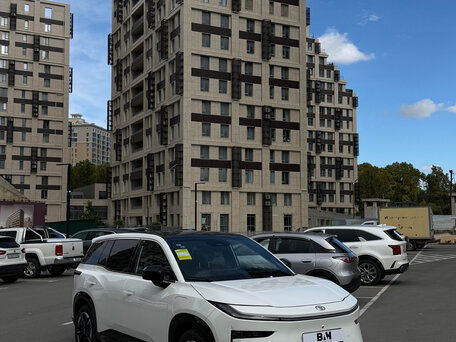 2026 Toyota bZ3X 58.3 kWh, белый, 2870000 рублей, вид 4