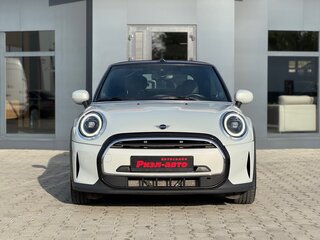 2021 Mini Hatch Cooper III (F55/F56) Рестайлинг 2, белый, 2680000 рублей, вид 2