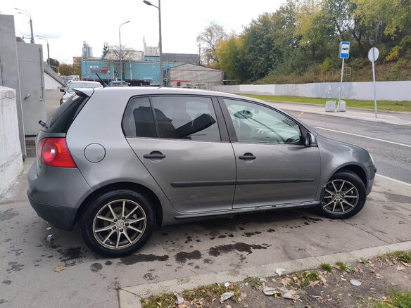 2005 Volkswagen Golf V, серый - вид 2