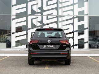 2017 Volkswagen Tiguan II, чёрный, 2299000 рублей, вид 4