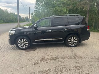 2017 Toyota Land Cruiser 200 Series Рестайлинг 2, чёрный, 6500000 рублей, вид 4