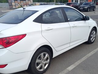 2013 Hyundai Solaris I, белый, 950000 рублей, вид 4