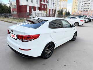 2016 Kia Rio III Рестайлинг, белый, 1200000 рублей, вид 4