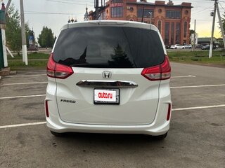 2018 Honda Freed II, белый, 1550000 рублей, вид 3