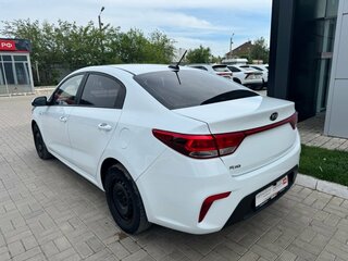 2020 Kia Rio IV, белый, 979900 рублей, вид 2