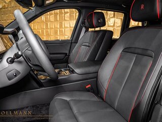 2026 Rolls-Royce Cullinan Black Badge I Рестайлинг (Series II), белый, 61569169 рублей, вид 4