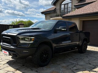 2020 Ram 1500 Quad Cab V, чёрный, 6260000 рублей, вид 4