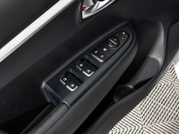 2020 Kia Rio IV Рестайлинг, белый, 1480000 рублей - вид 9