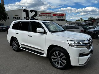 2016 Toyota Land Cruiser 200 Series Рестайлинг 2, белый, 8000000 рублей, вид 3