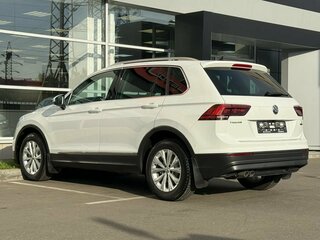 2017 Volkswagen Tiguan II, белый, 2080000 рублей, вид 4