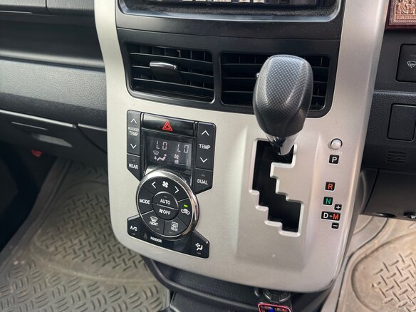 2011 Toyota Voxy II (R70) Рестайлинг, фиолетовый, 1850000 рублей - вид 18