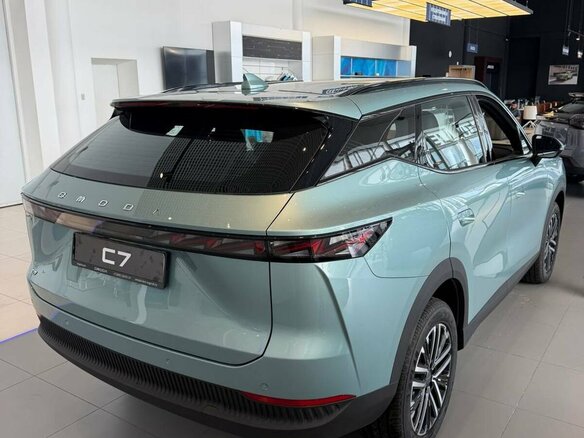 2026 Omoda C7, зелёный, 3099000 рублей - вид 3