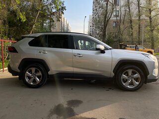 2020 Toyota RAV4 V (XA50), серый, 2850000 рублей, вид 3