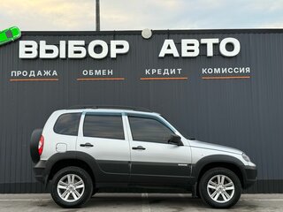 2018 Chevrolet Niva I Рестайлинг, серебристый, 790000 рублей, вид 3