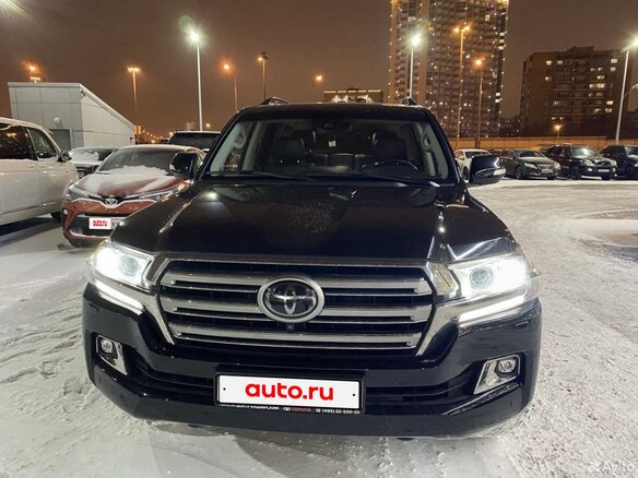 2018 Toyota Land Cruiser 200 Series Рестайлинг 2, чёрный, 8500000 рублей - вид 1