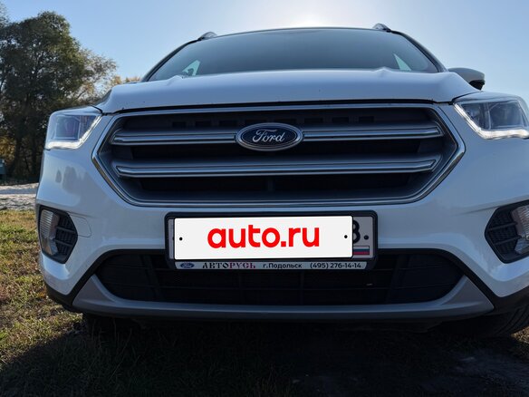 2017 Ford Kuga II Рестайлинг, белый, 1840000 рублей - вид 4