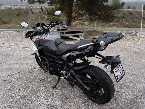 2018 Yamaha MT-09 Tracer (FJ-09), серый, 750000 рублей - вид 6