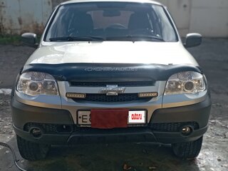 2015 Chevrolet Niva I Рестайлинг, серебристый, 550000 рублей, вид 1