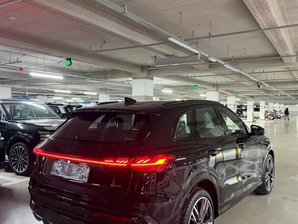 2025 Audi Q5 40 TFSI III (GU), чёрный, 4999999 рублей - вид 4