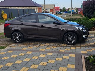 2015 Hyundai Solaris I Рестайлинг, коричневый, 1000000 рублей, вид 4