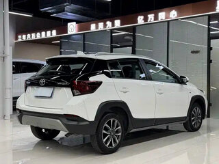 2022 Toyota Yaris L XP150 Рестайлинг, белый, 1190004 рублей, вид 4