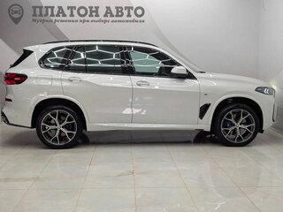 2025 BMW X5 30d IV (G05/G18) Рестайлинг, белый, 13990000 рублей, вид 4
