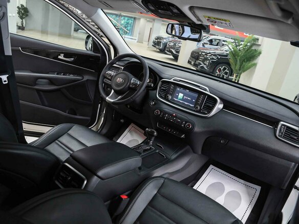2017 Kia Sorento III Prime, белый, 2190000 рублей - вид 4