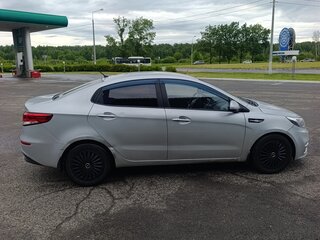 2016 Kia Rio III Рестайлинг, серебристый, 550000 рублей, вид 3