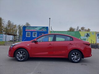 2021 Kia Rio IV Рестайлинг, красный, 1950000 рублей, вид 5