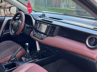 2017 Toyota RAV4 IV (XA40) Рестайлинг, белый, 2650000 рублей, вид 5