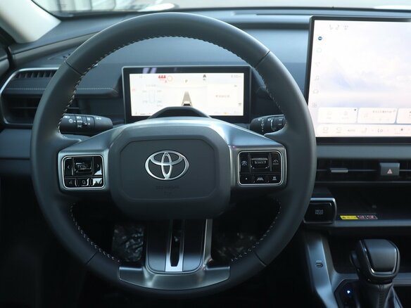 2026 Toyota RAV4 VI (XA60), чёрный - вид 13
