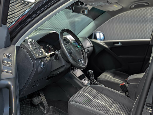 2011 Volkswagen Tiguan I Рестайлинг, чёрный, 1280000 рублей - вид 8