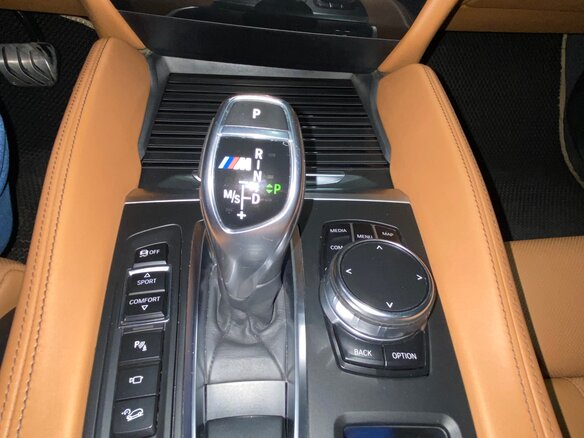 2017 BMW X6 M50d II (F16), коричневый, 4250000 рублей - вид 24