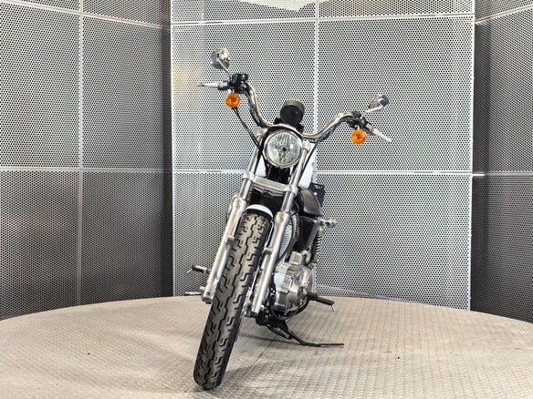2007 Harley-Davidson Sportster 883, белый, 625000 рублей - вид 2