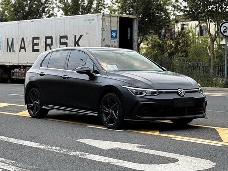 2023 Volkswagen Golf VIII, серый, 1925000 рублей, вид 1