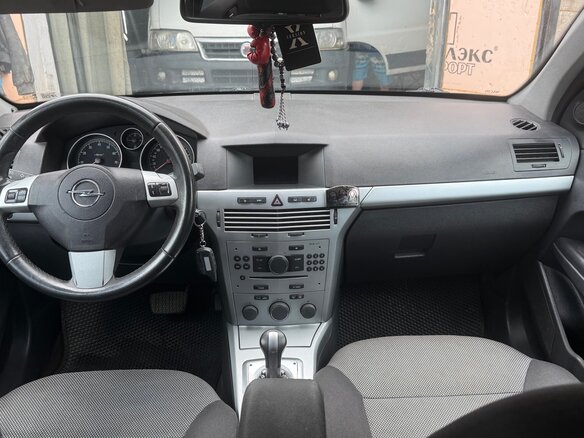 2011 Opel Astra H Рестайлинг, белый, 450000 рублей - вид 8