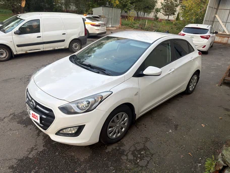 2015 Hyundai i30 II Рестайлинг, белый, 850000 рублей, вид 1