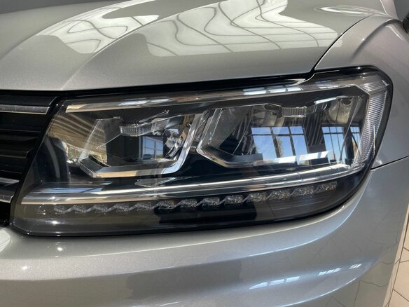 2017 Volkswagen Tiguan II, серый, 2099000 рублей - вид 12