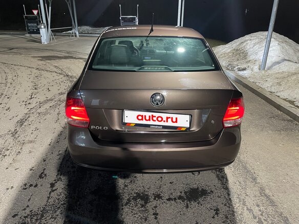 2015 Volkswagen Polo V, коричневый, 690000 рублей - вид 4
