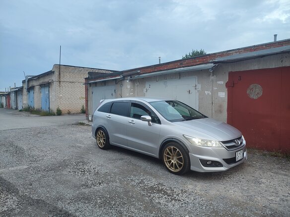 2010 Honda Stream II Рестайлинг, серебристый, 1400000 рублей - вид 1