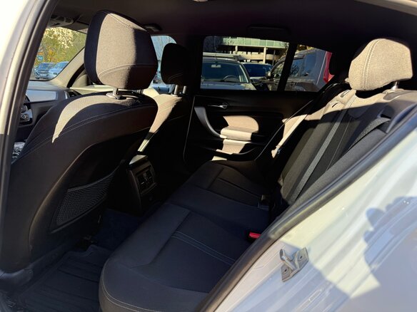 2018 BMW 1 серии 118i II (F20/F21) Рестайлинг 2, белый, 2100000 рублей - вид 18