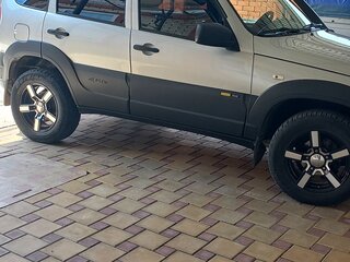 2017 Chevrolet Niva I Рестайлинг, серебристый, 805000 рублей, вид 5