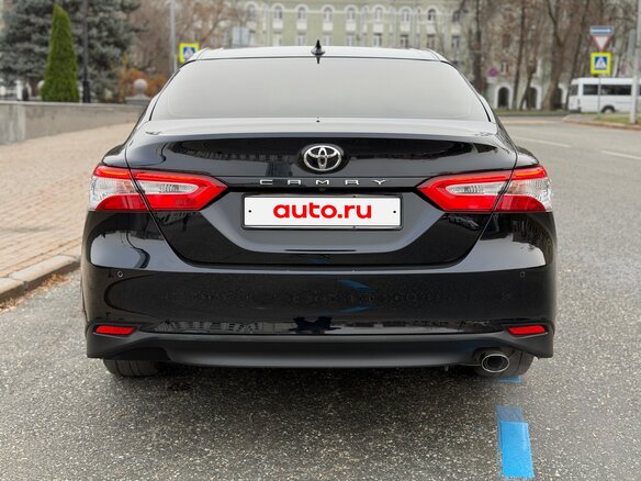 2019 Toyota Camry VIII (XV70), чёрный, 2650000 рублей - вид 3