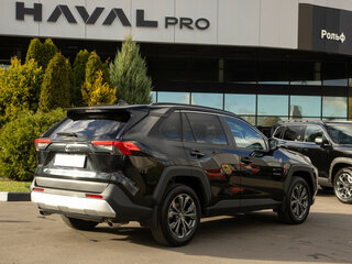 2025 Toyota RAV4 V (XA50), чёрный, 3848000 рублей, вид 4