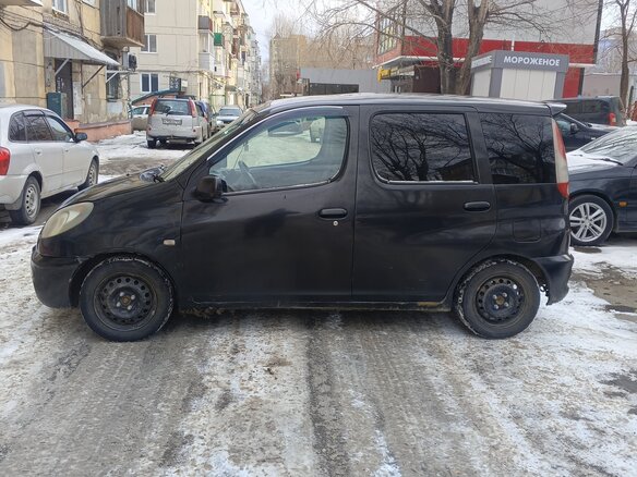 2002 Toyota FunCargo, чёрный, 370000 рублей - вид 3